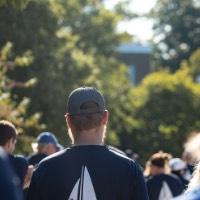 A large crowd on GVSU Alumni on their way to help new lakers move into their dorm